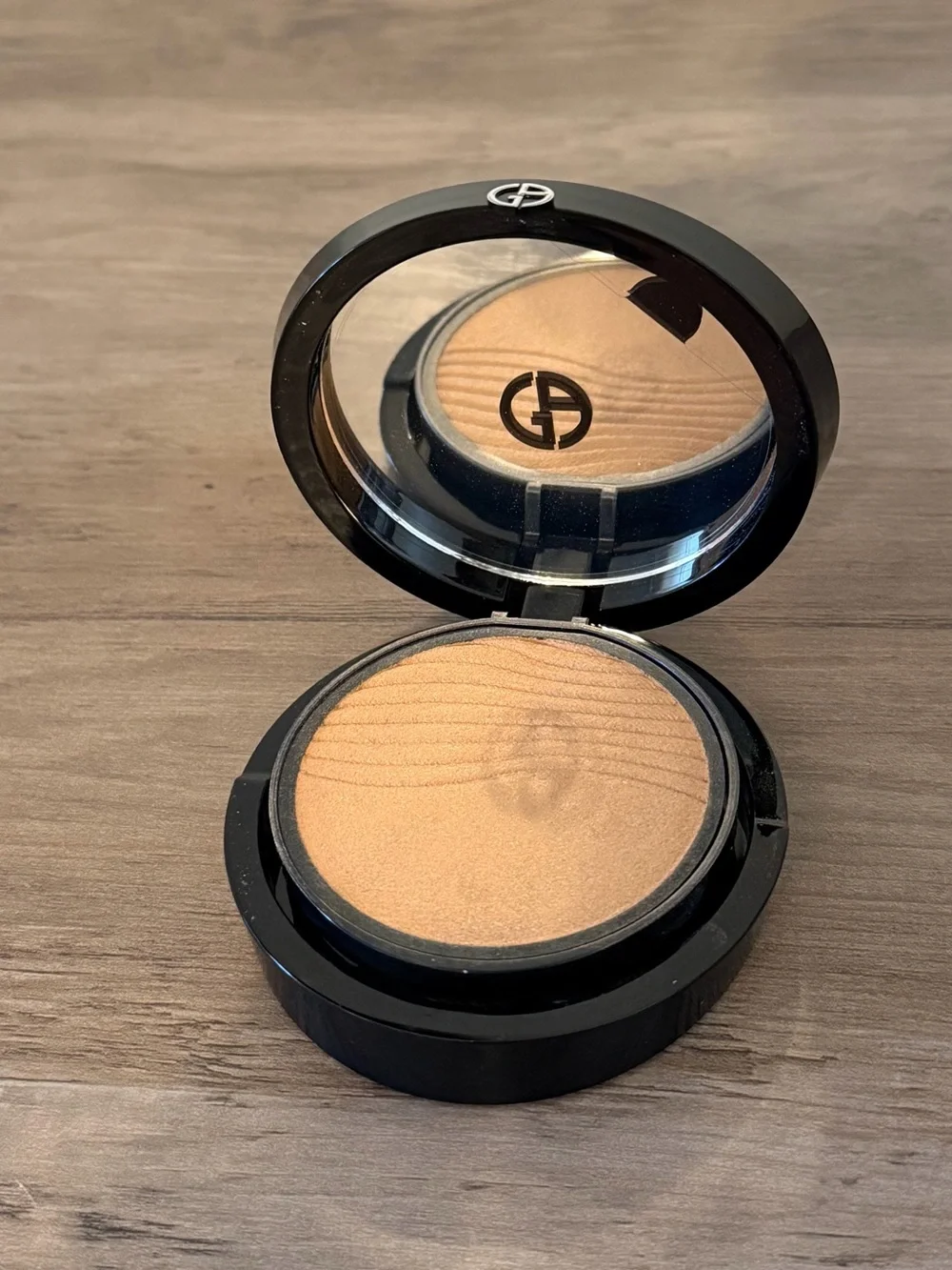 Giorgio Armani -Luminous Silk Glow Fusion Powder- shade 6.5
